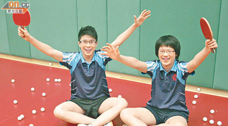 趙仔（左）同嘉儀憑乒乓球打出一片天空。
