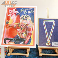 Marco將世界冠軍獎牌及有關物品在母校作展覽。