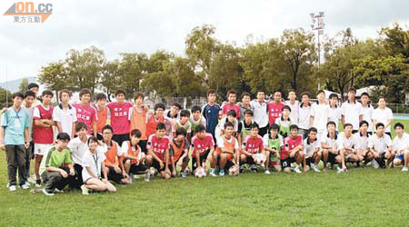 日之泉JC晨曦與參加者共享足球樂趣。