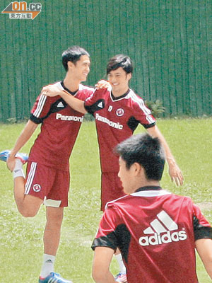 陳偉豪（左）同李康廉操練時表現輕鬆。