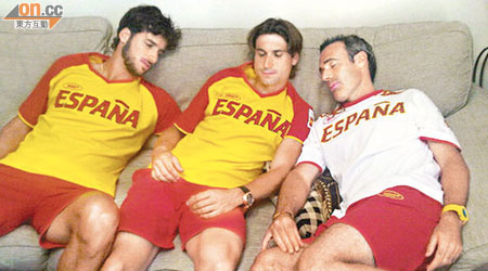 西班牙網球隊自拍攰爆相。