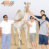 01年為永倫披甲遠赴沙漠地區杜拜出戰亞冠盃，與蔡芳裕等熟落結成好友