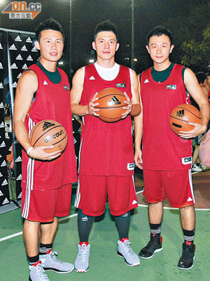 三位甲一球員馬家維（右起）、劉子健及凌君龍在街場「騷哥利」。 