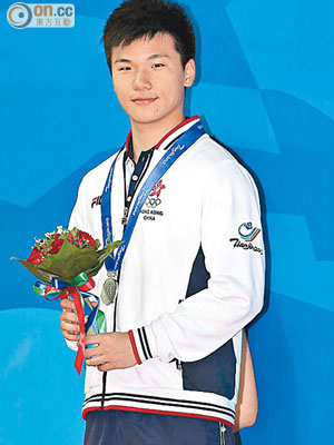 謝震在男子1米版跳水項目獲得銀牌。（圖片由香港奧委會提供）