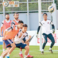 雖然穩奪小組首名，但南華球員賽前操練仍相當投入。
