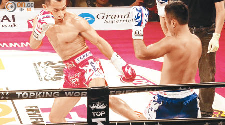 醫生拳手陳凱輝（左）拳拳到肉。