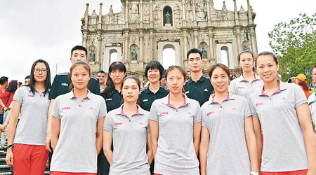 中國女排及比利時隊。