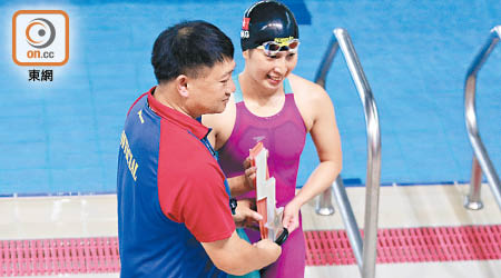 劉彥恩（右）游出A標，出戰奧運夢想成真。