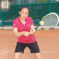 黃海琪獲網球裁判父親栽培，愈打愈好。