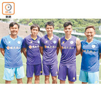 理文流浪新兵陳銘剛（右二起）、張健峰及黎耀昌與兩名教練合照。