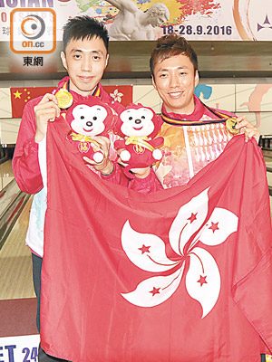 麥卓賢（左）同胡兆康於亞錦賽雙人賽奪冠。
