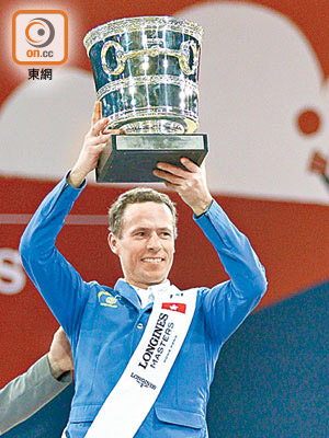 Christian Ahlmann表現完美，於大獎賽贏得冠軍。
