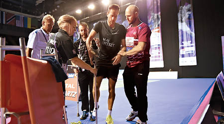 丹麥組合受傷退賽，令香港的李晉熙及周凱華進身8強。