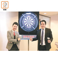 主席羅啟邦（右）及副主席徐詠琳希望將飛鏢運動推廣到年輕一代。