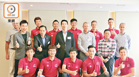 郭基煇（中排左三）以個人名義贊助內地車隊。