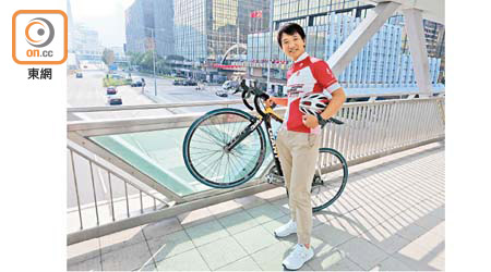 「阿寶」現身尖咀介紹香港單車節。