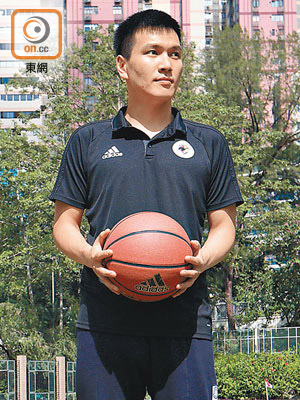 朱耀中「一人分飾多角」，支持香港體育發展。