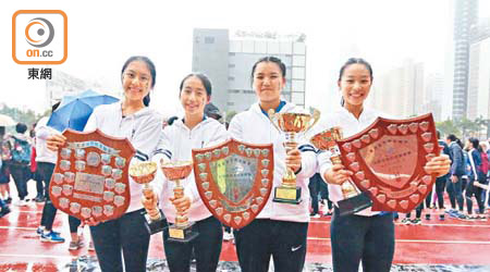 林子芊（左起）、陳安瑜、崔家欣及梁詠曦為女拔力保冠軍寶座。