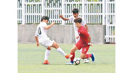 港隊U18（紅衫）首戰失利，兩球淨負緬甸。（HKFA圖片）