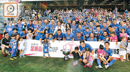 傑志2：0冠忠南區<br>傑志連續3屆捧走足總盃，眾人「四萬咁口」。