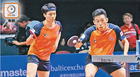 黃鎮廷（右）與杜凱琹不敵中華台北組合，無緣決賽。
