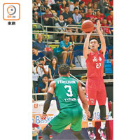 南華70:63滿貫<br>南華得分王蔡再懃（右）當選今季聯賽MVP。