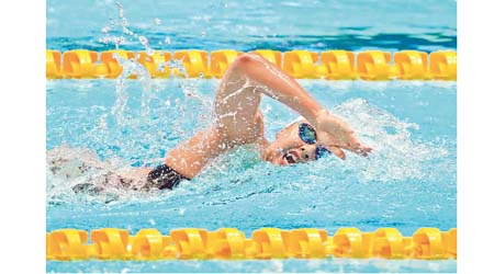 何詩蓓愈戰愈勇，打破100米自由泳香港紀錄。