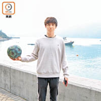 足球及音樂對Henry同樣重要。